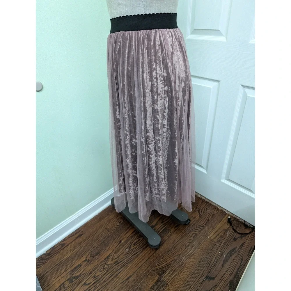 Pink velvet skirt with mesh overlay‎ size medium